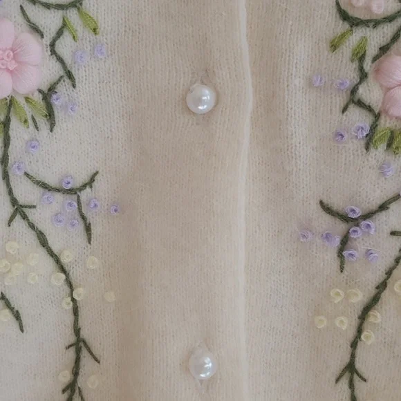 Vintage embroidered cardigan from France - Picture 3 of 9